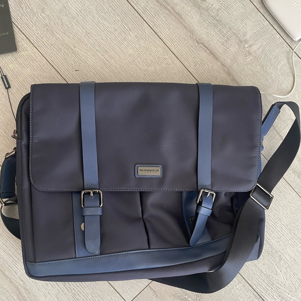 Numinous London Smart City Business briefcase new with tags  4401 navy